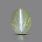 Natural Cat’s Eye gemstone (Lehsunia) with pale green hue and visible chatoyancy line.